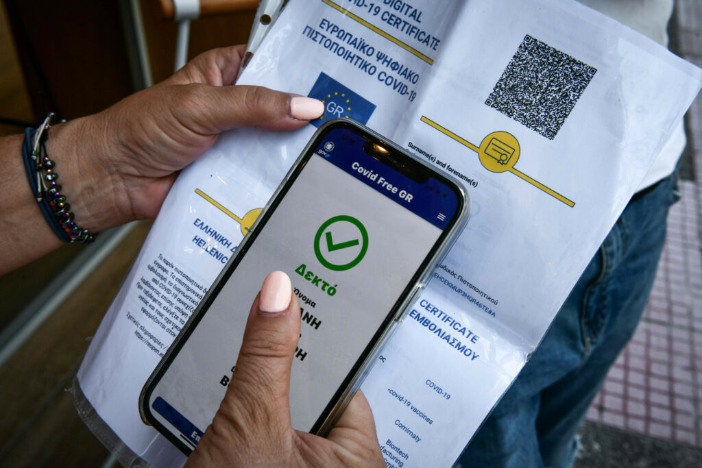 Επιχειρηματίες εμβολιασμένοι χωρίς πιστοποιητικό!