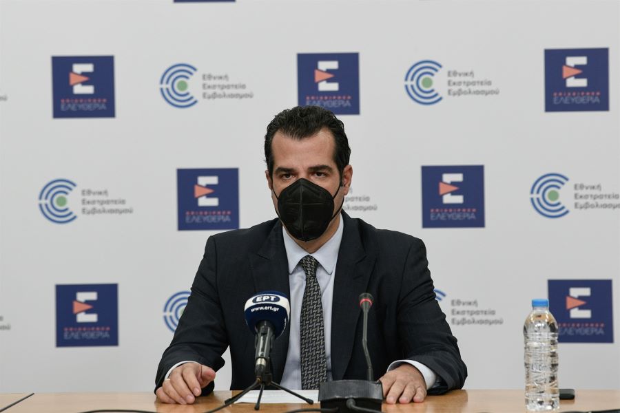 Πλεύρης: Μόνο εμβολιασμένοι στα θεματικά πάρκα τα Χριστούγεννα - Αλλαγές στα πιστοποιητικά νόσησης