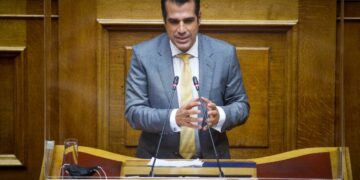 Ο Πλεύρης «αδειάζει» Πολάκη και Τσίπρα για την κριτική με τις ΜΕΘ