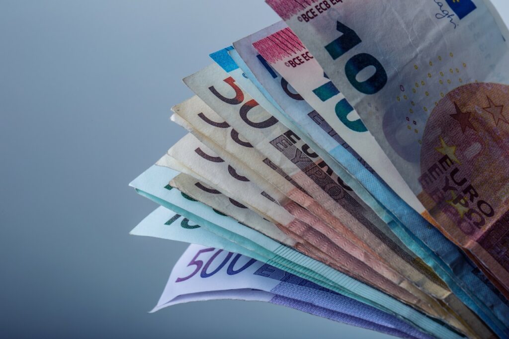 Κατατέθηκε η τροπολογία για το πλαφόν 3% στις επαγγελματικές μισθώσεις