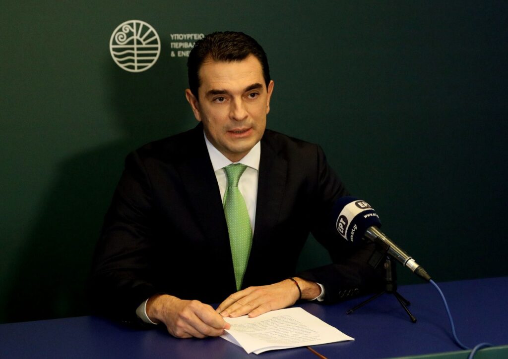 Σκρέκας: Το κράτος «έριξε» 1 δισ. ευρώ για να απορροφηθούν οι αυξήσεις στην ενέργεια