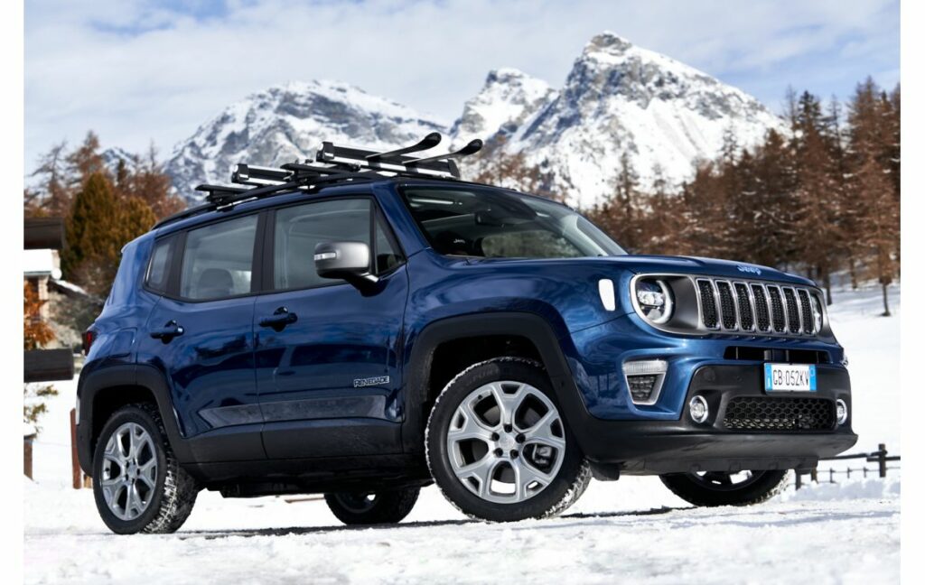 Οδήγηση στο χιόνι με το σύστημα 4xe της Jeep