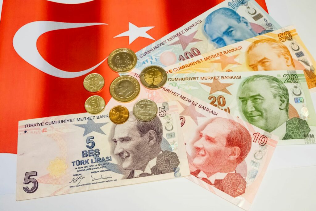 Τουρκία: Η λίρα οδεύει προς την καλύτερη εβδομαδιαία επίδοση που έχει καταγράψει ποτέ