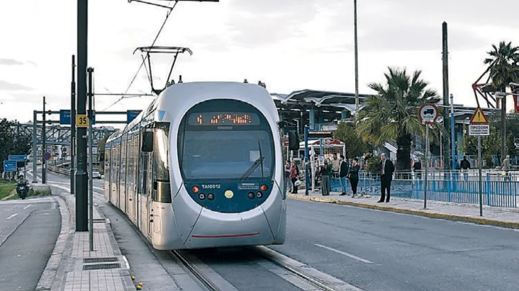 Ξεκινάει αύριο η εμπορική λειτουργία της επέκτασης του τραμ προς Πειραιά