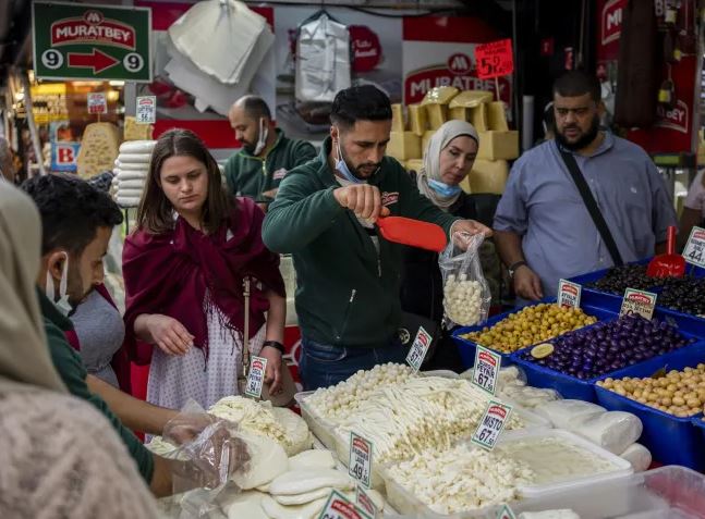 Spiegel για Τουρκία: Έλληνες και Βούλγαροι ψωνίζουν σαν τρελοί