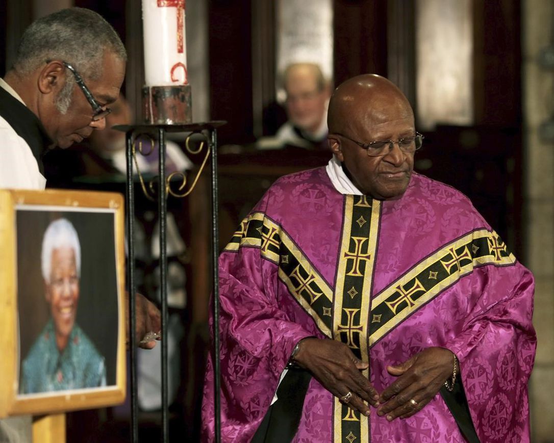 Νότια Αφρική: Δάκρυα και λουλούδια για τον Ντέσμοντ Τούτου, τον αρχιεπίσκοπο-σύμβολο του αγώνα κατά του απαρτχάιντ