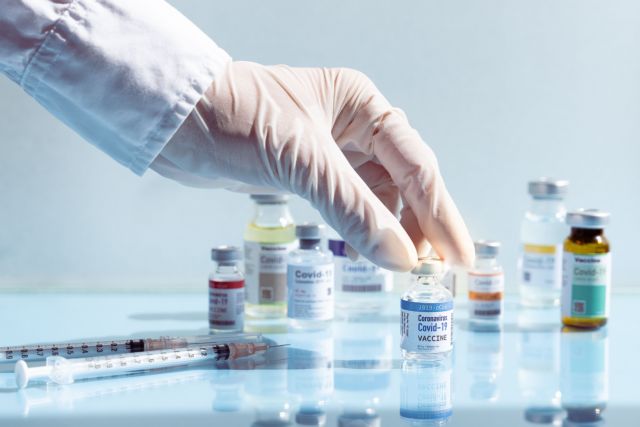 Έρευνα: Μόνο τα mRNA εμβόλια αποτρέπουν λοίμωξη από την «Όμικρον»