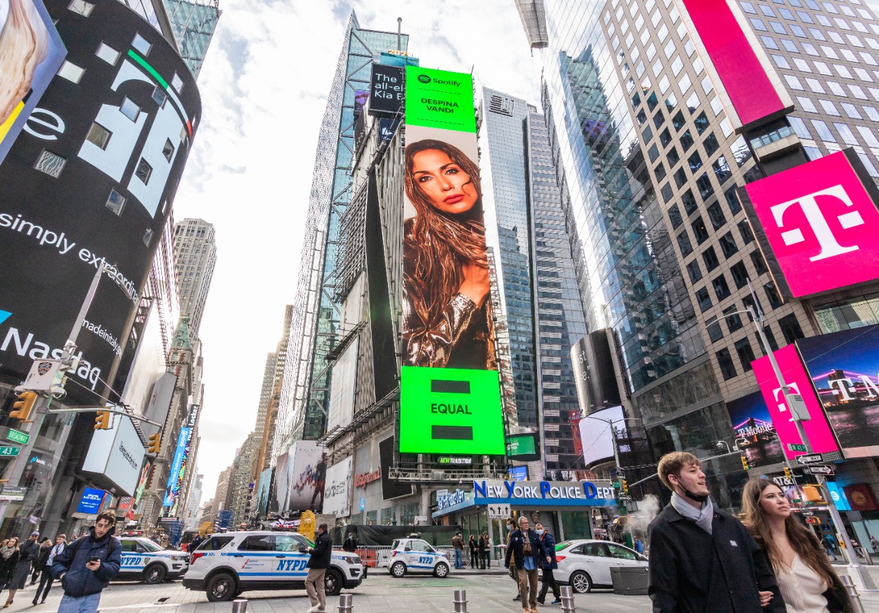Δέσποινα Βανδή: Mπήκε σε billboard στην Times Square