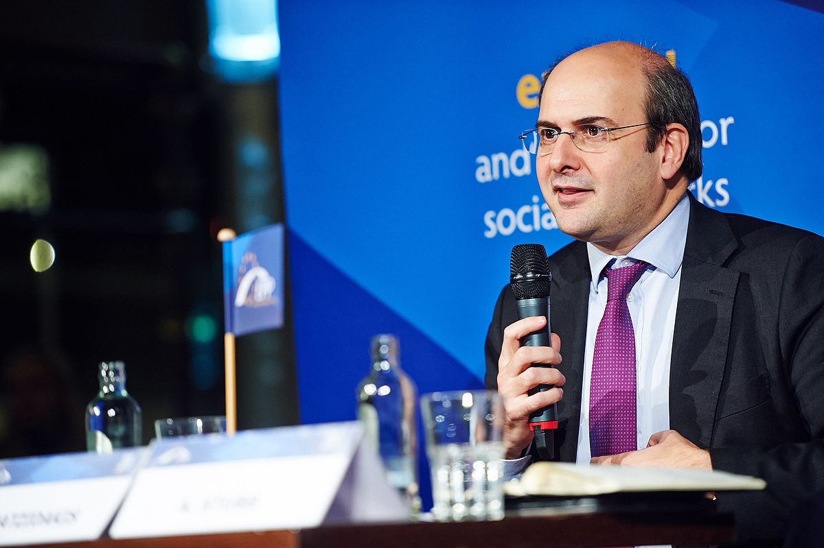 Χατζηδάκης: Αξιοπρεπείς και δίκαιες αμοιβές για όλους τους εργαζόμενους