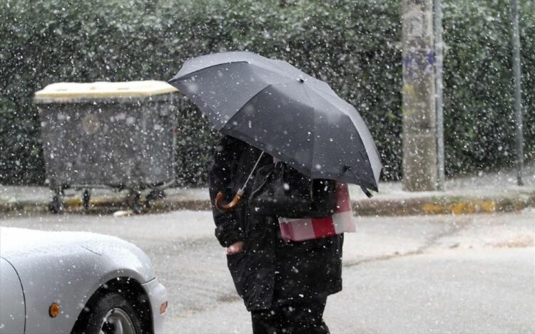 Βροχές και χιόνια στην Αττική - Ποιές περιοχές θα «ντυθούν» στα λευκά