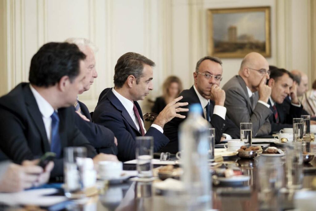 Σκέψεις άμεσης αλλαγής 3-4 υπουργών!