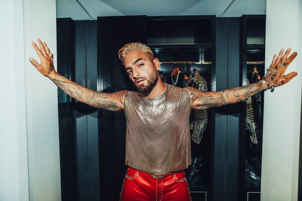 Ο Maluma πρωταγωνιστεί στη διαφημιστική καμπάνια του Versace