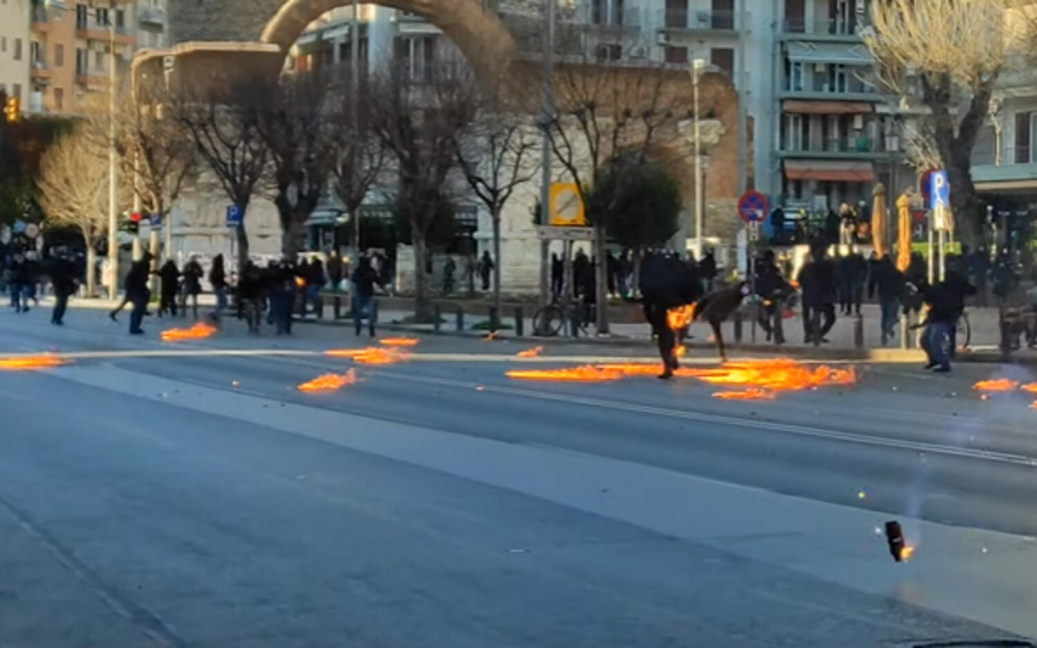 Θεσσαλονίκη: Επεισόδια κατά τη λήξη της πορείας διαμαρτυρίας αντιεξουσιαστών