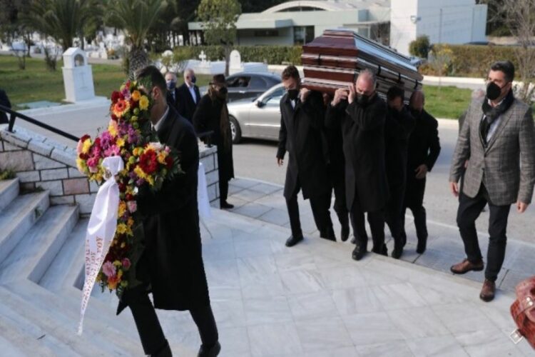 Αλέκος Φασιανός: Στο Κοιμητήριο Παπάγου το τελευταίο αντίο