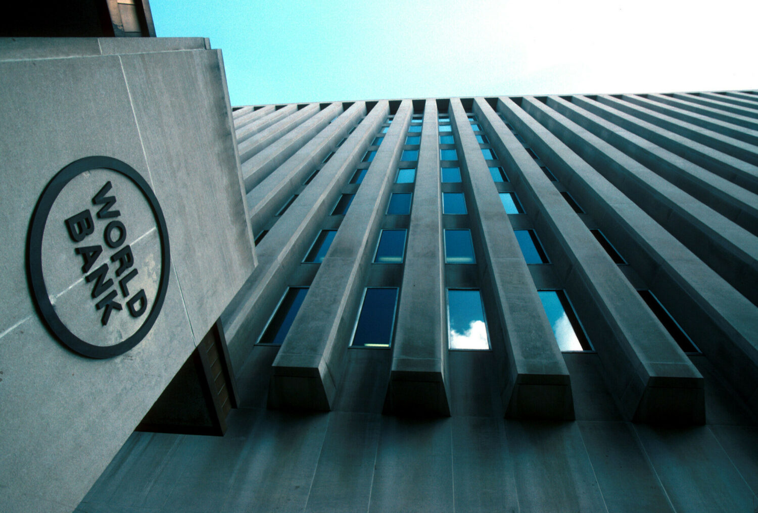 ΗΠΑ: Επιβράδυνση της ανάπτυξης λόγω της παραλλαγής Όμικρον προβλέπει για το 2022 η Παγκόσμια Τράπεζα
