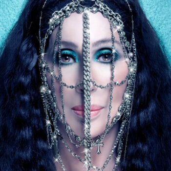 Η Cher πρωταγωνιστεί στη νέα καμπάνια της UGG