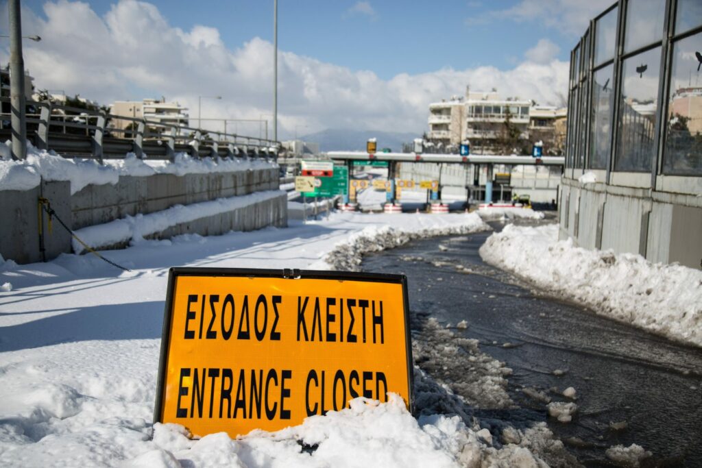 Δημοσκόπηση κακοκαιρία: Οργή για το φιάσκο της Αττικής Οδού