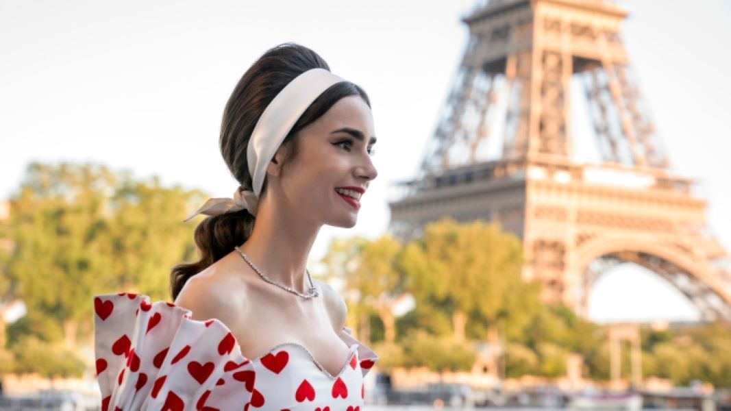 Emily in Paris: Το Netflix έδωσε το πράσινο φως για άλλες δύο σεζόν