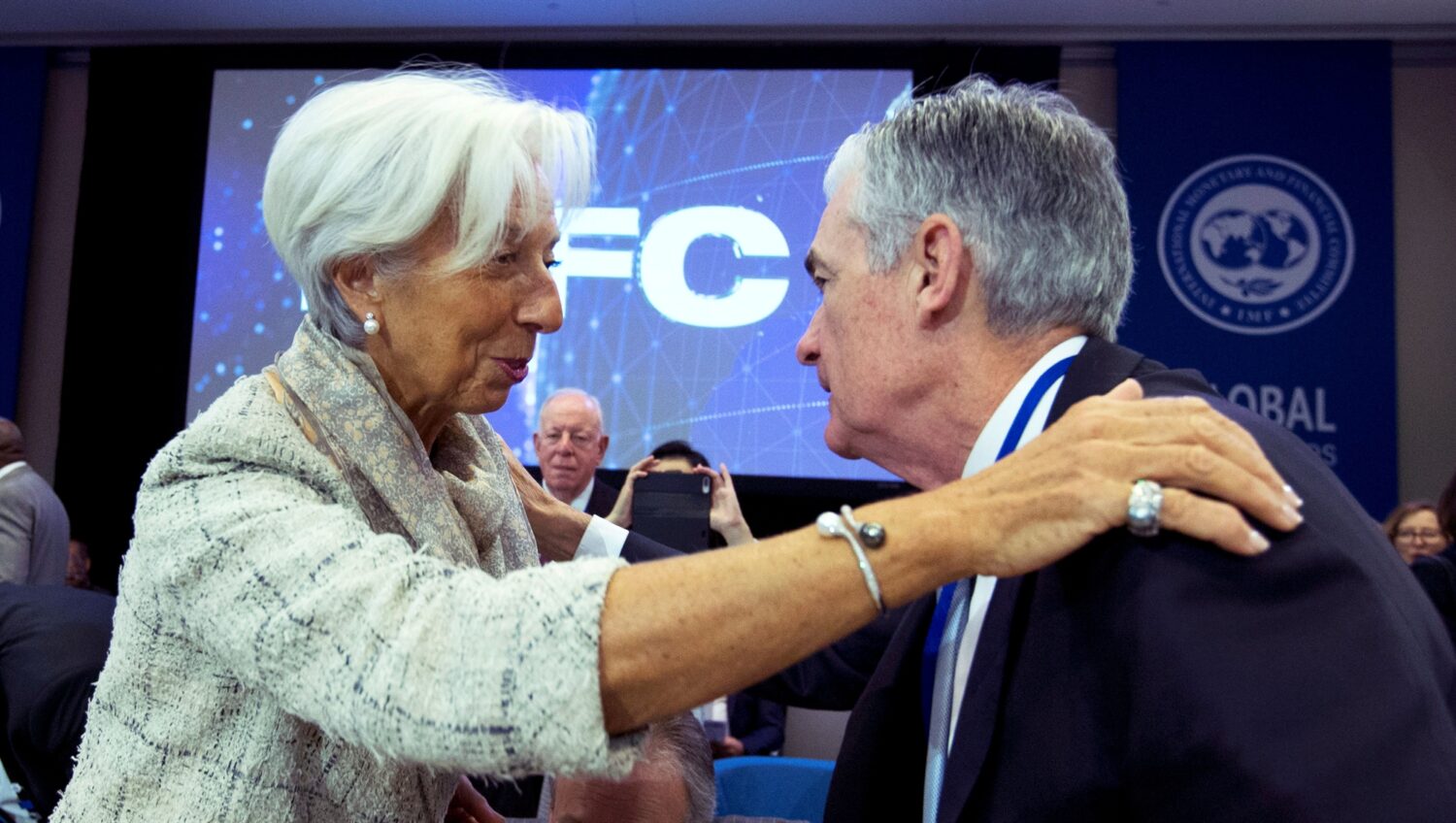 Fitch: Η ΕΚΤ δε θα "αντιγράψει" τη Fed στα επιτόκια