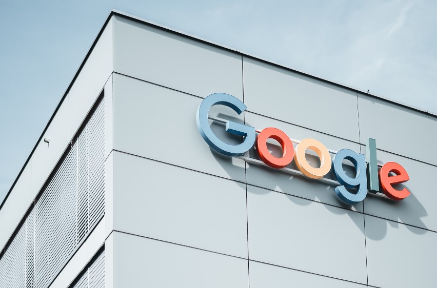 Google: Αποφάσισε ότι οι ανεμβολίαστοι εργαζόμενοι θα απολύονται