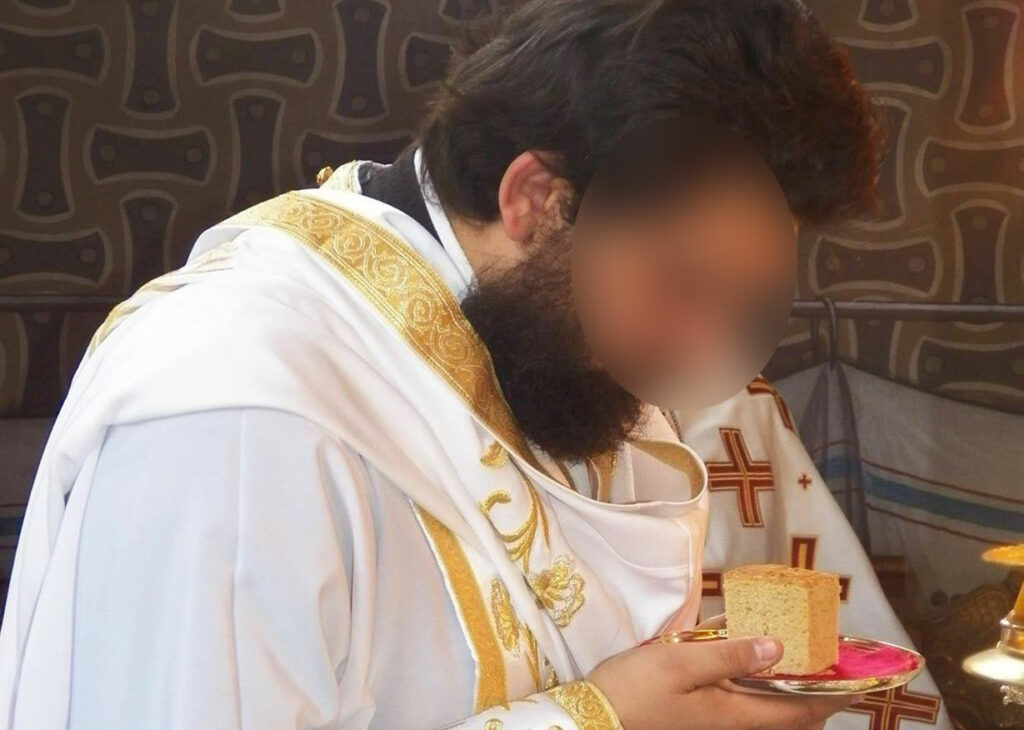 Για μόδα βιασμών μιλά ο δικηγόρος του ιερέα - Στήριξη από τη σύζυγο του