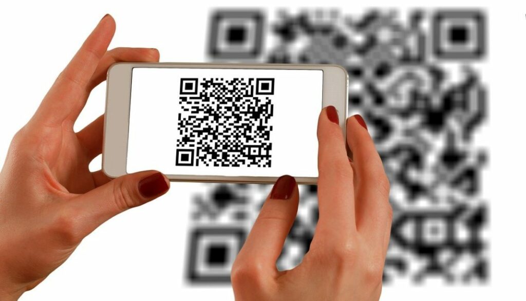 FBI: Χάκερ χρησιμοποιούν ψεύτικους κωδικούς QR για να κλέψουν χρήματα
