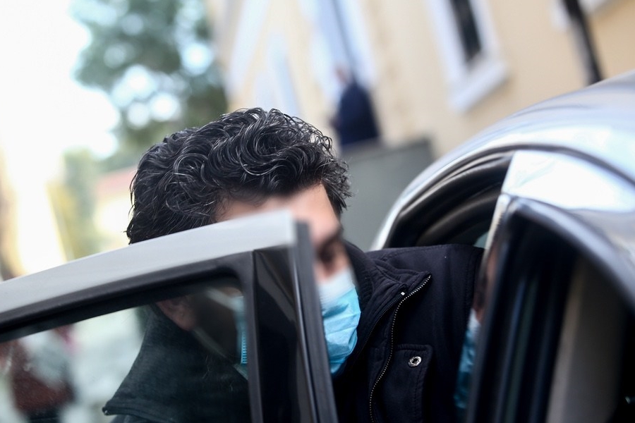 Απολογείται σήμερα ο ιερέας για τον βιασμό της 17χρονης - Αρνείται τις κατηγορίες και μιλάει για «εκβιασμό»