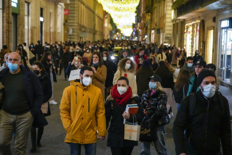 Ιταλία: Συμφωνία για μάσκες FFP2 στα 0.75 Ευρώ – Πάνω από 1 εκ. τα θετικά κρούσματα στη χώρα