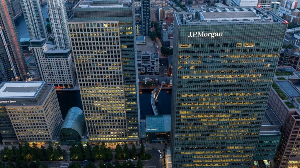 JP Morgan: Ανοίγει την Παρασκευή το μπαράζ των αναβαθμίσεων της Ελλάδας