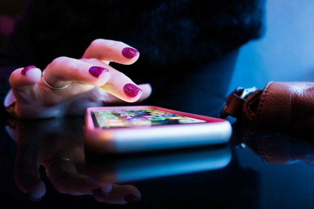 Mobilefees.gov.gr: Ξεπέρασαν τις 250.000 οι αιτήσεις