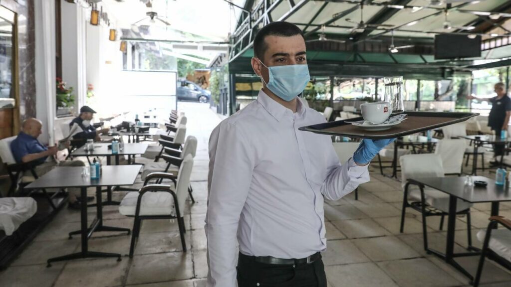 Έρευνα: Σε ποια μέρη έχουμε περισσότερες πιθανότητες να κολλήσουμε Όμικρον