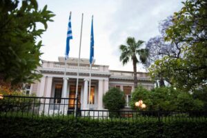 «Μια κίνηση εντυπωσιασμού, απολύτως προβλέψιμη» σχολιάζει η Κυβέρνηση για την πρόταση μομφής του Τσίπρα