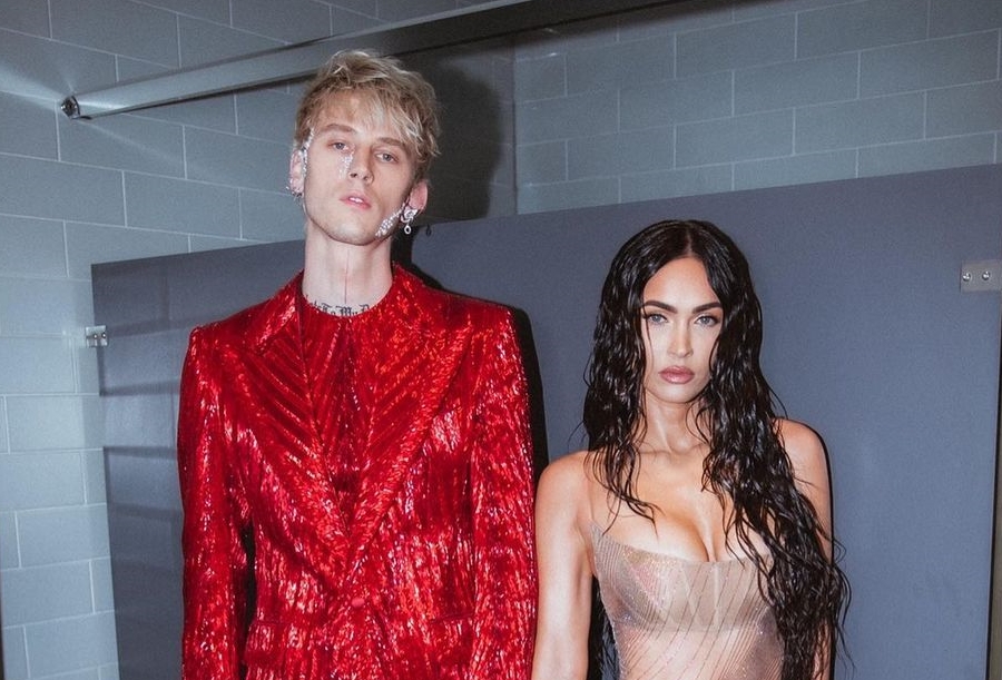 Megan Fox και Machine Gun Kelly αρραβωνιάστηκαν και μετά...ήπιαν ο ένας το αίμα του άλλου