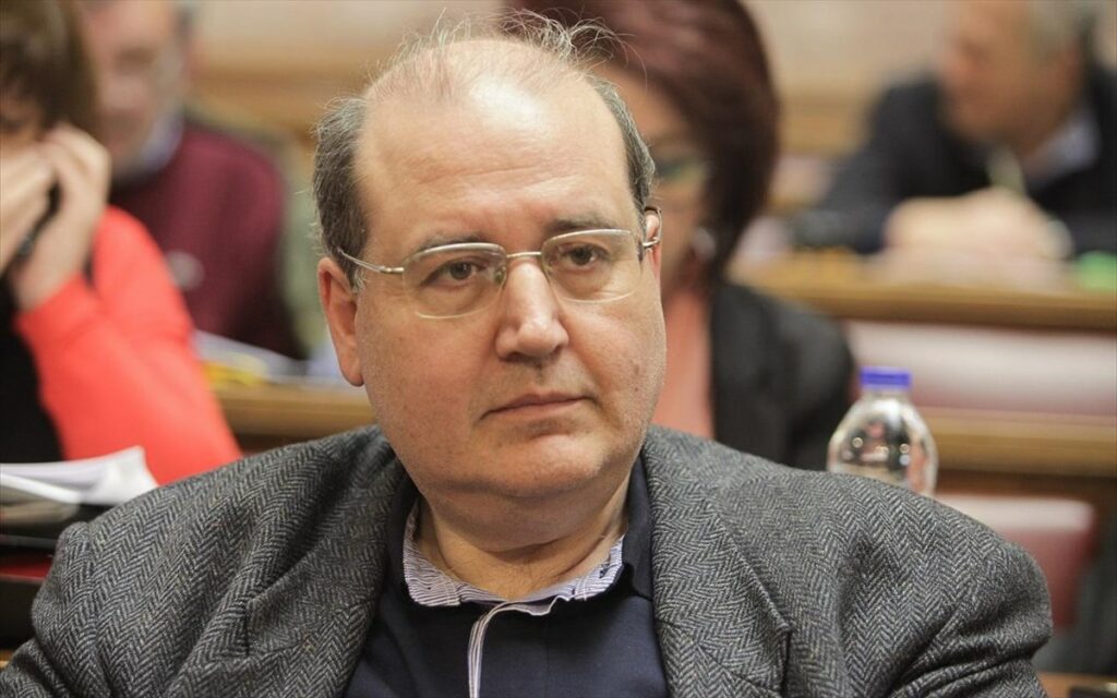 Φίλης: «Η ΝΔ πιστεύει ότι η μετάβαση στην τηλεκπαίδευση γίνεται με κουμπί on-off»