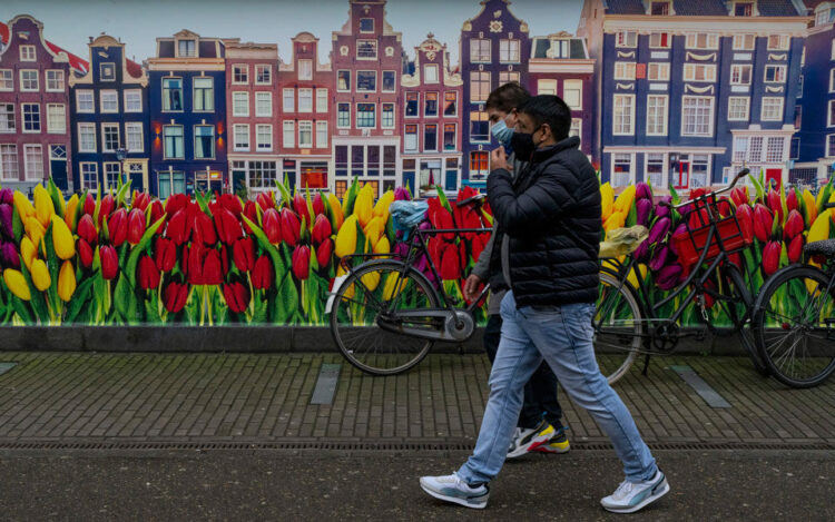Ολλανδία: Νέο ρεκόρ κρουσμάτων – Σαρώνει τη χώρα η μετάλλαξη Όμικρον