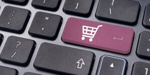 Super Market: Με λιγότερα και φθηνότερα προϊόντα γεμίζει το "e-καλάθι" των καταναλωτών