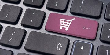 Super Market: Με λιγότερα και φθηνότερα προϊόντα γεμίζει το "e-καλάθι" των καταναλωτών
