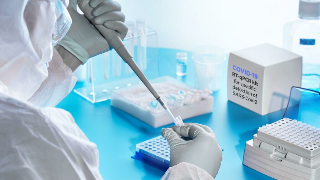PCR: Στα 47 ευρώ η ανώτατη τιμή για μοριακό τεστ Covid από την Πέμπτη 6/1