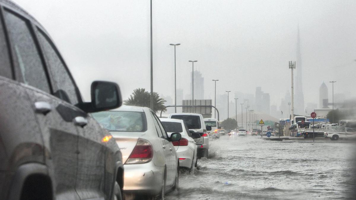 ΗΑΕ: Σε συναγερμό οι χώρες του Κόλπου λόγω των καταρρακτωδών βροχών