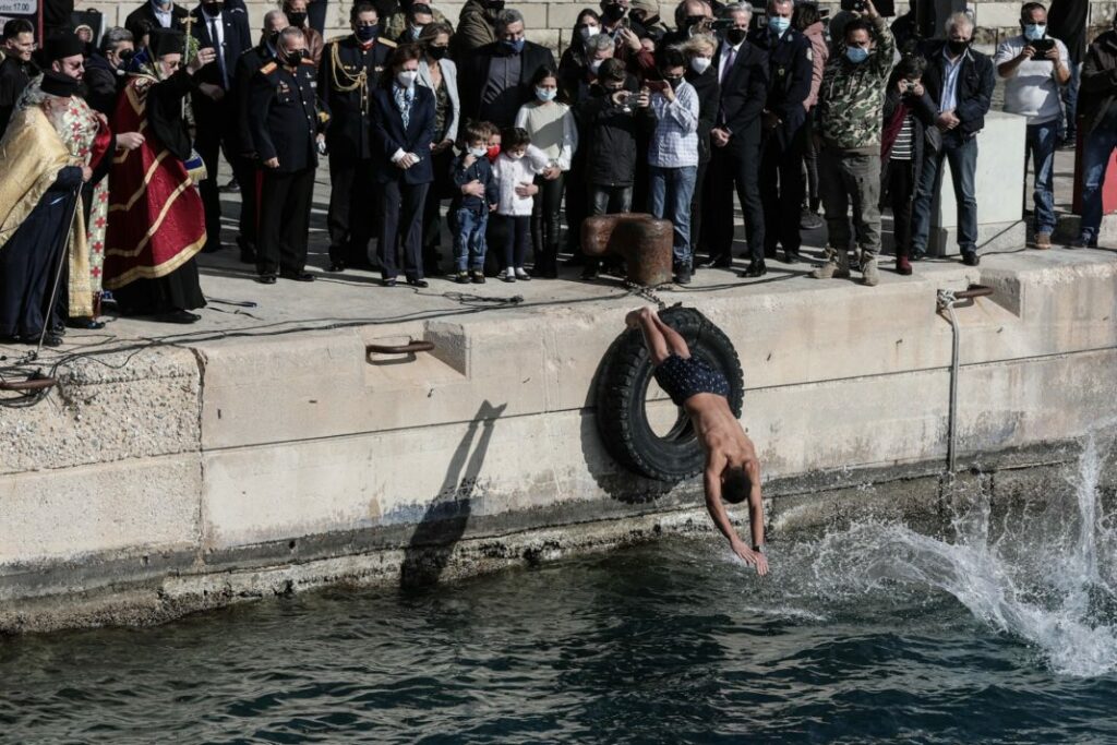 K. Σακελλαροπούλου: Καλή φώτιση για ένα μέλλον πιο υπεύθυνο, αισιόδοξο