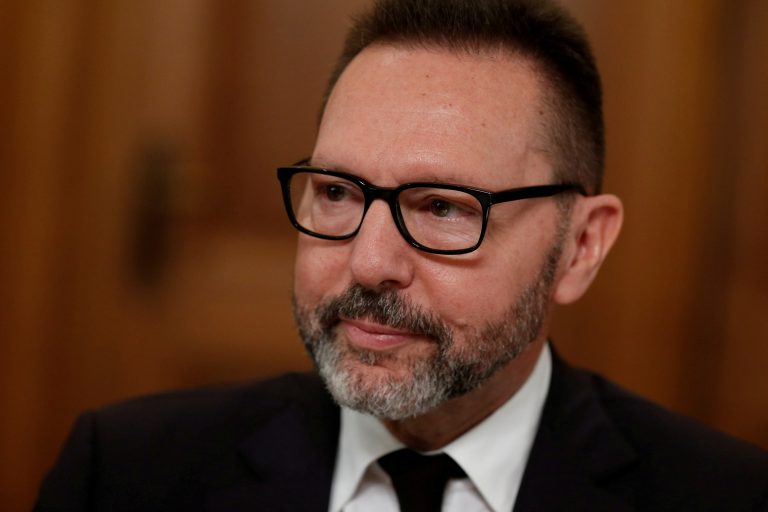 Στουρνάρας: Δίνει σήμα αύξησης του κατώτατου μισθού - Πότε «βλέπει» υποχώρηση του πληθωρισμού