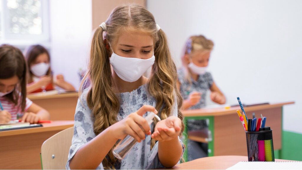 Σχολεία: Ανιχνεύθηκαν 14.000 κρούσματα μέσω των self test