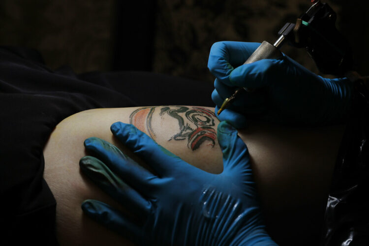 Κανονισμός της ΕΕ καταργεί 4.000 ουσίες σε μελάνια για τατουάζ