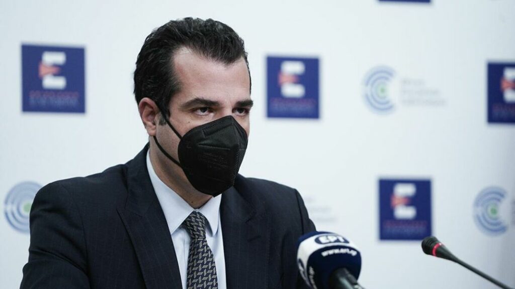Πλεύρης: Ξανά κοντά στα 50.000 κρούσματα σήμερα - Κανένας διασωληνωμένος με «Όμικρον»