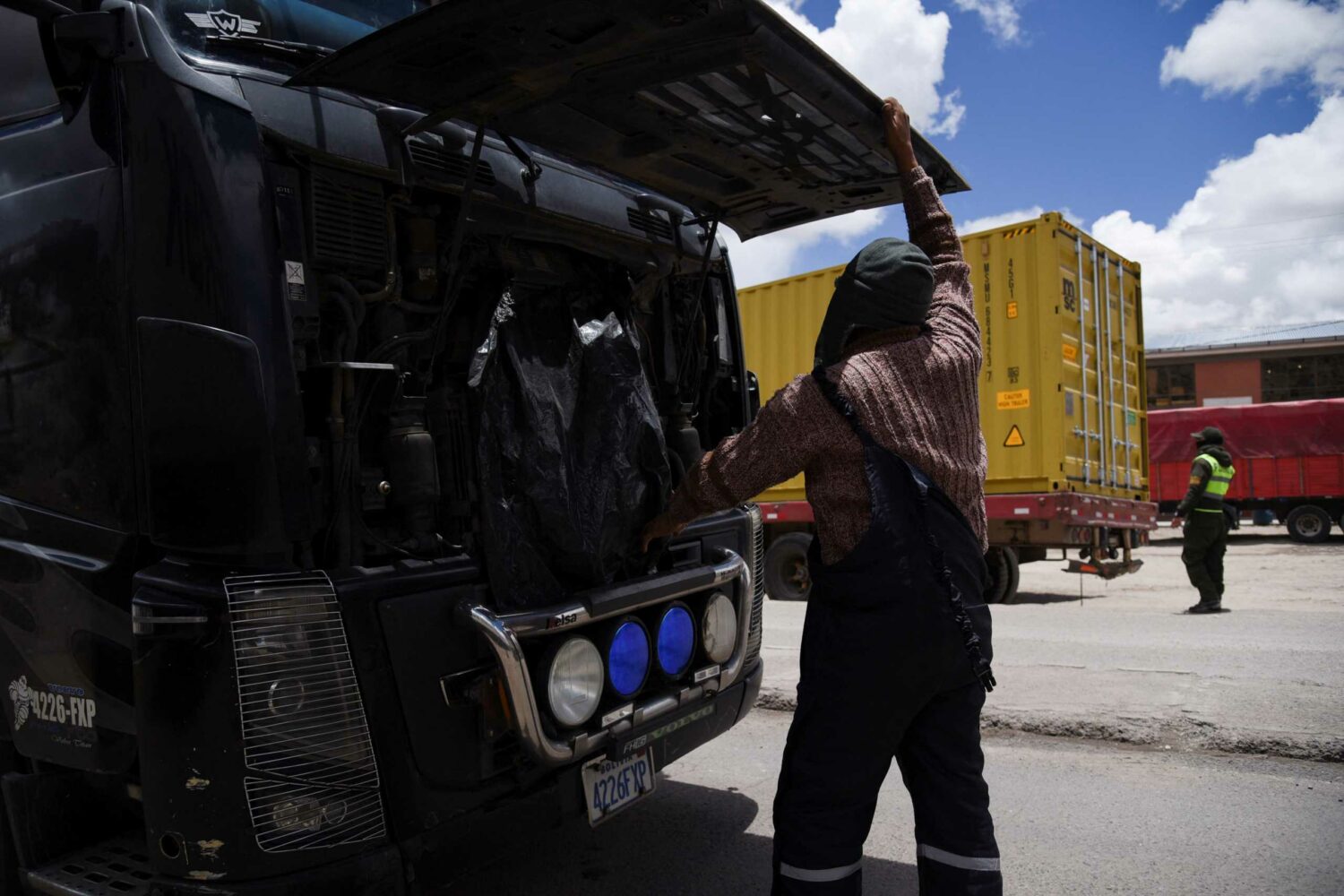 Ουγκάντα: Οι γυναίκες απαγορεύεται να κάθονται στη θέση του συνοδηγού στα φορτηγά