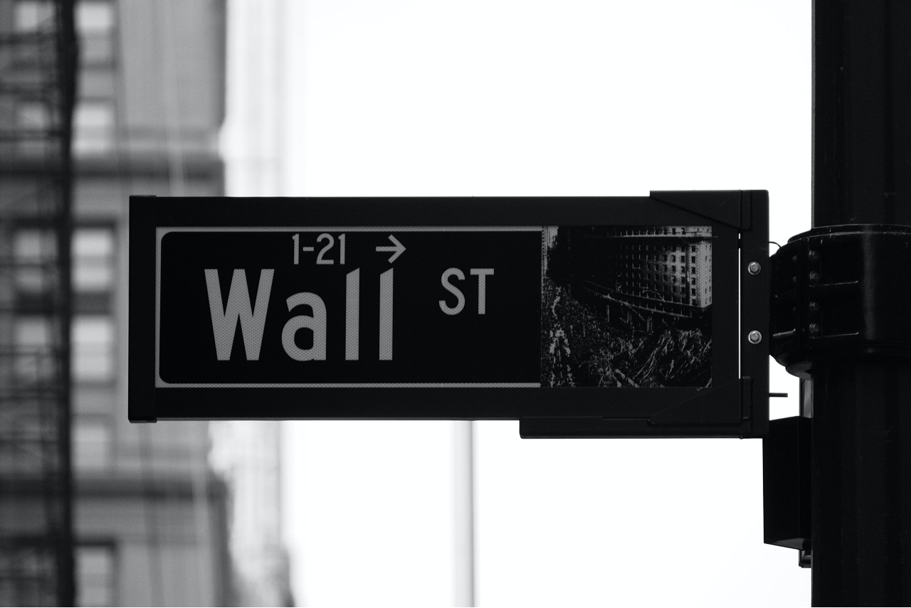 Τι «βλέπουν» οικονομικοί αναλυτές για την πορεία της Wall Street τη νέα χρονιά