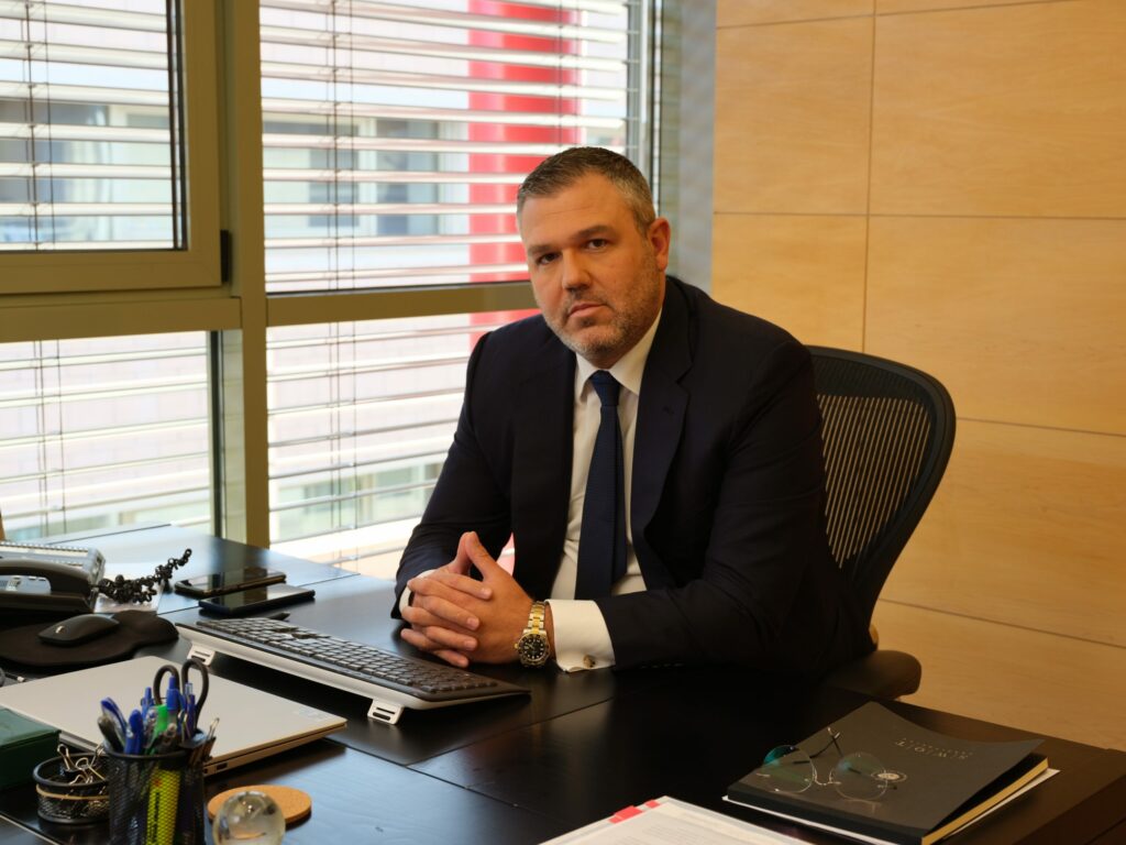 REDS: Πως διαμορφώνεται το νέο Δ.Σ μετά την παραίτηση Γ. Κωνσταντινίδη