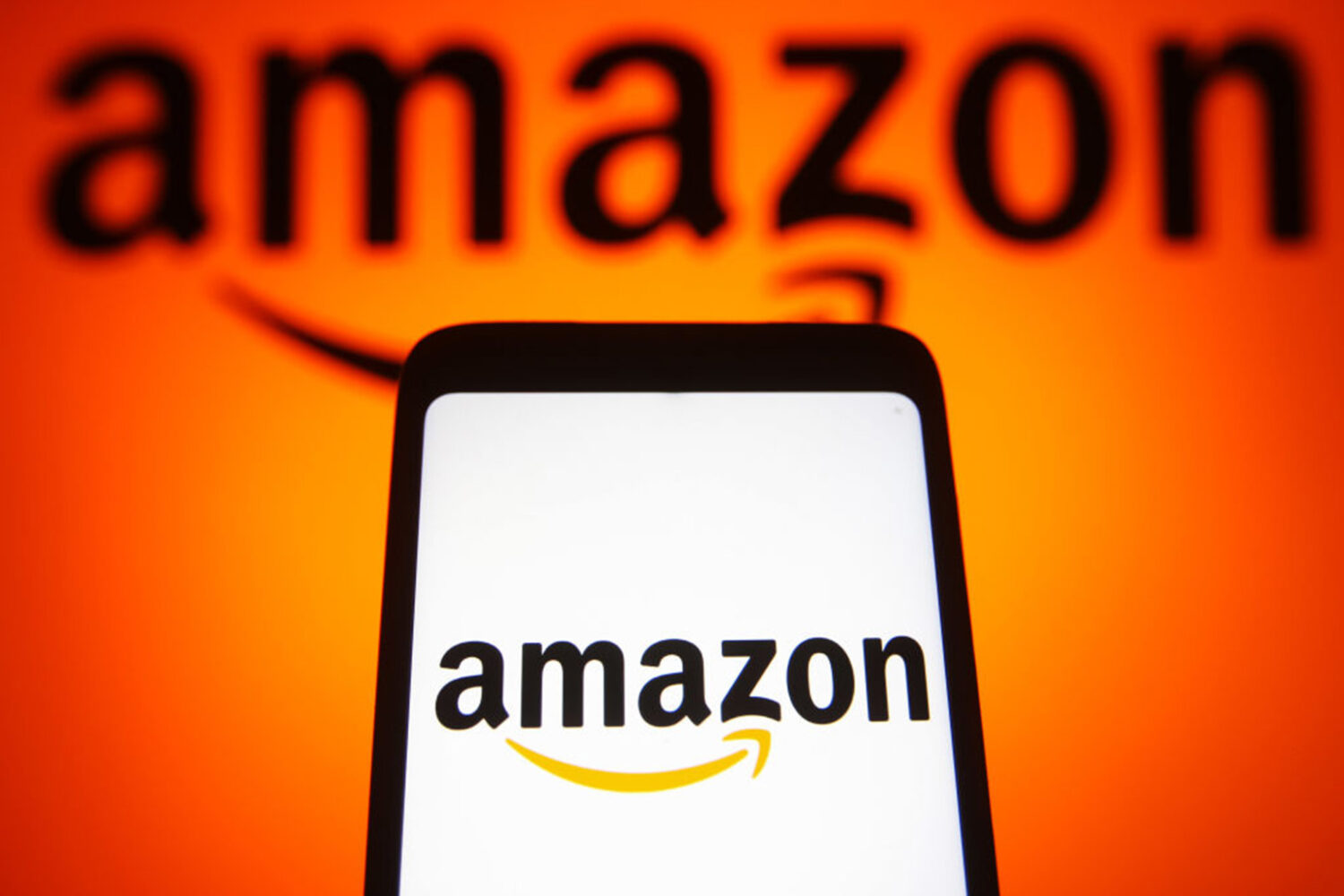 Amazon Inc: Κλείνει 68 καταστήματα σε Βρετανία και ΗΠΑ