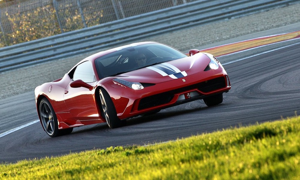 Ferrari: Πόσα χρόνια έχει να πουληθεί καινούρια στην Ελλάδα