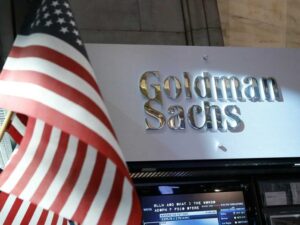 Πιο επιθετικές αυξήσεις επιτοκίων από τη Fed «βλέπει» η Goldman Sachs